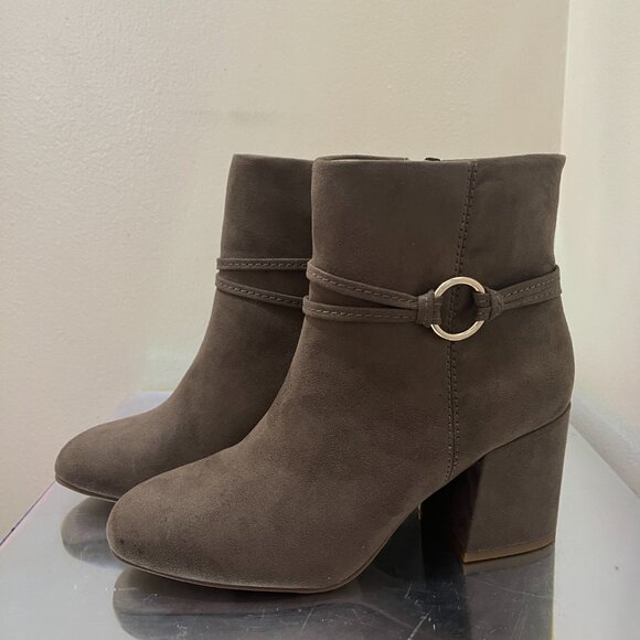 New  Women's Ring Hardware Chunky Heel Boots - Picture 3 of 7